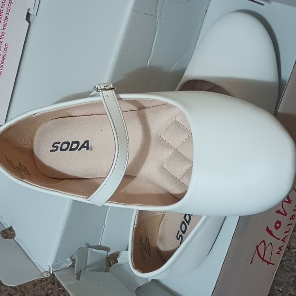 Shoes - Picture 3 of 4